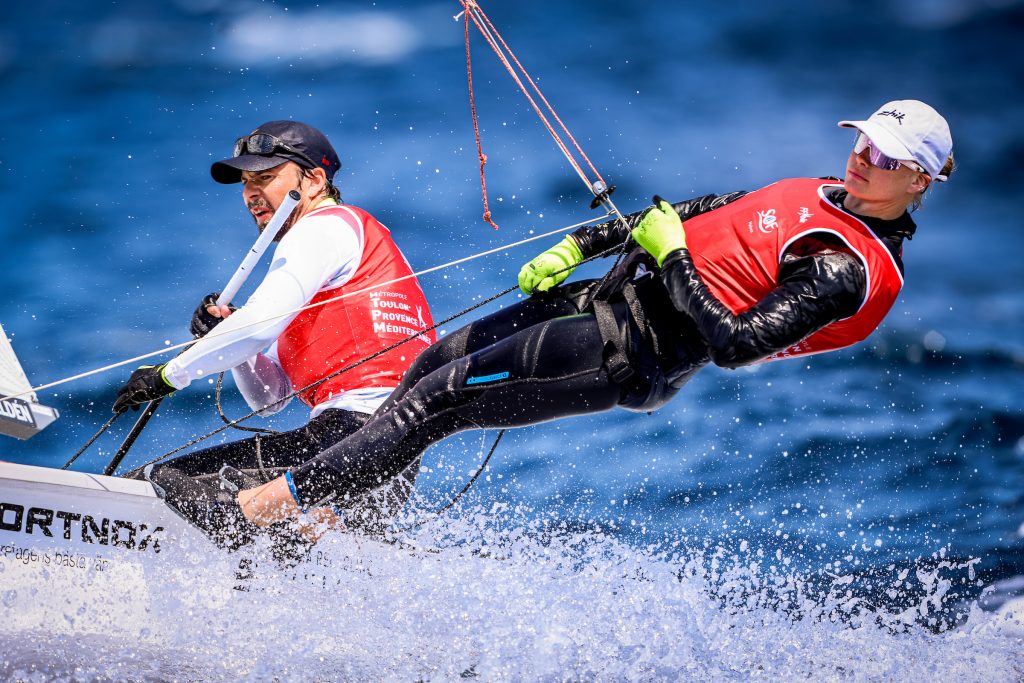 Oro svedese della vela alla 470a Coppa del Mondo per barche miste