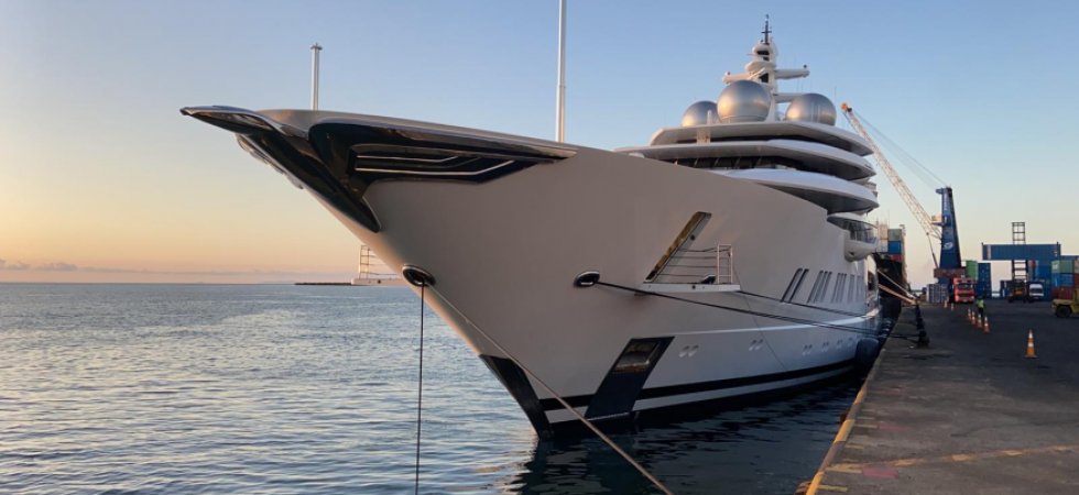 Enorma kostnader för oligarkernas superyachter – hamnavgifter på en miljoner dollar i veckan