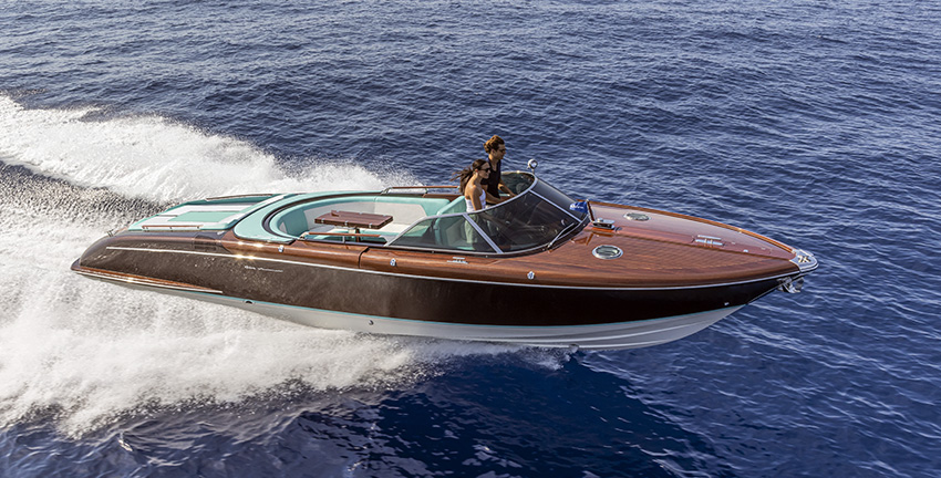Riva Anniversario – Luxury Yacht Limited Tribute Edition – Båtliv