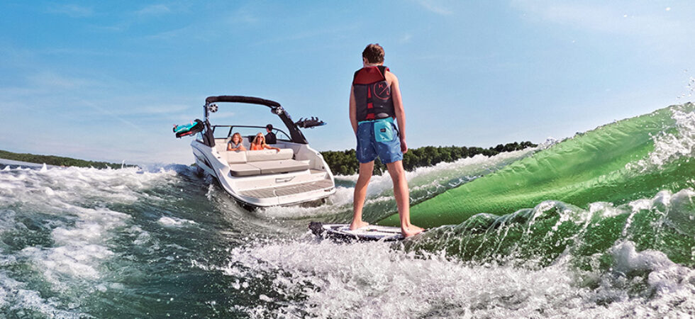 Sea Ray SDX 230-serien med NextWave-surfteknik
