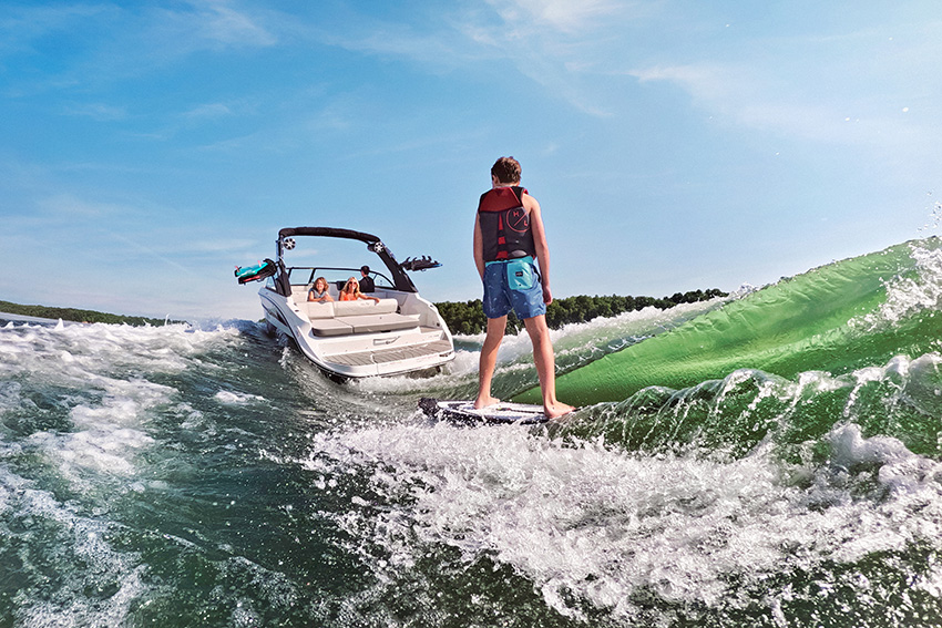 Sea Ray SDX 230-serien med NextWave-surfteknik
