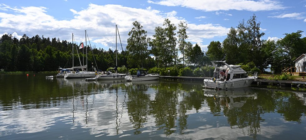 Målning av Hjulstabron påverkar farleden för fritidsbåtar