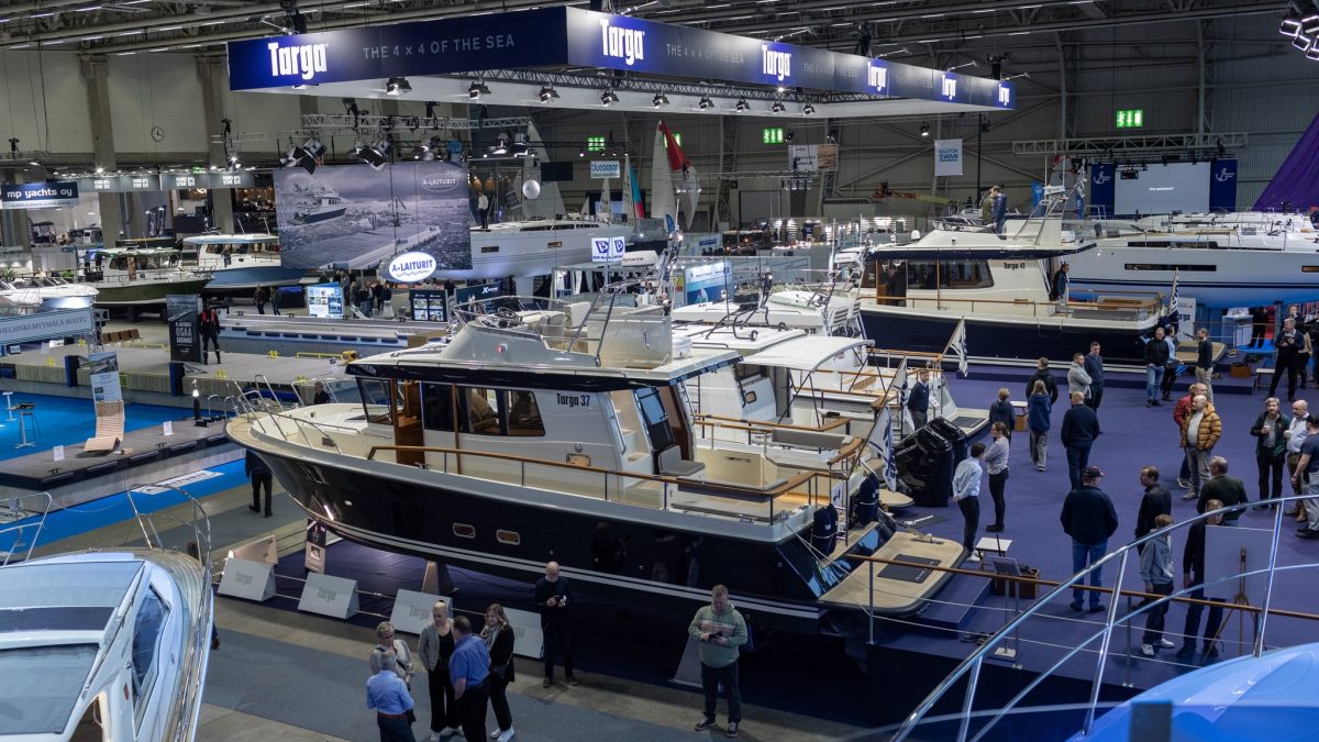 400 båtar på Helsingfors båtmässa