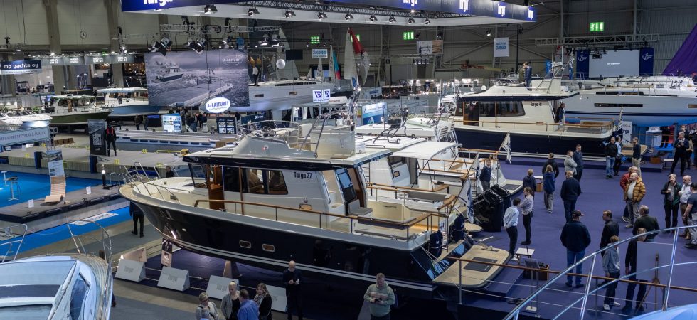 400 båtar på Helsingfors båtmässa