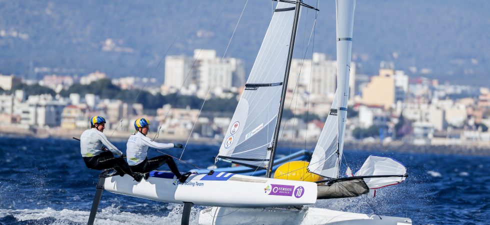 Dubbelt svenskt i topp i världscup-premiären