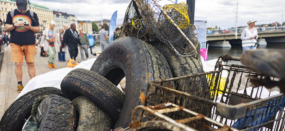 Tonvis med förlorade fiskeredskap bärgade ur Östersjön