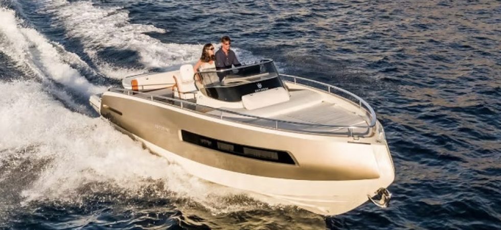 Italienska Invictus Yacht till Sverige