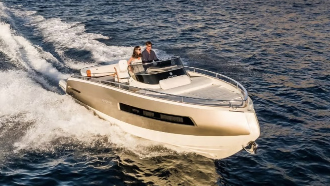 Italienska Invictus Yacht till Sverige