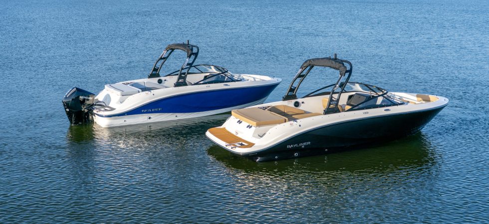 Ny bowriderduo från Bayliner: V22 och V22i